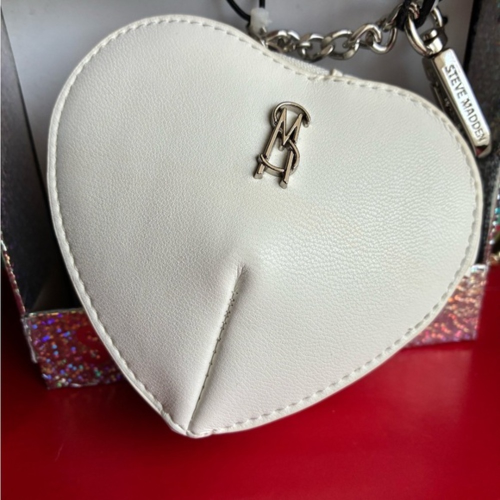 Steve Madden Cream Heart Key Holder